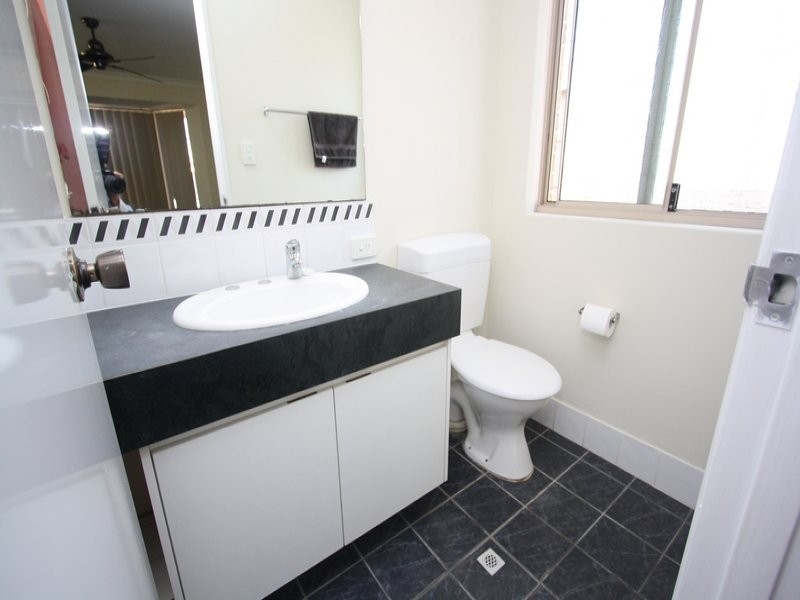 2 Mary Mackillop Glen, Queens Park WA 6107