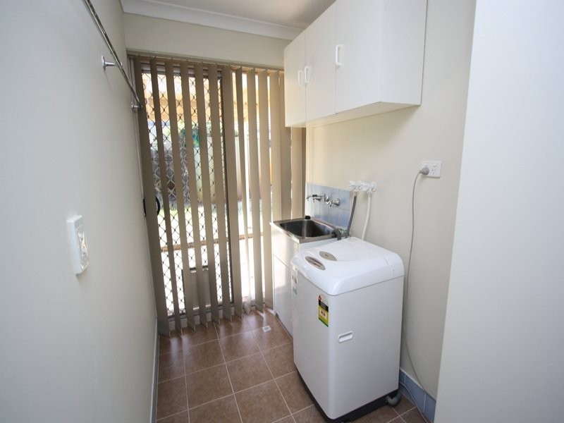 2 Mary Mackillop Glen, Queens Park WA 6107