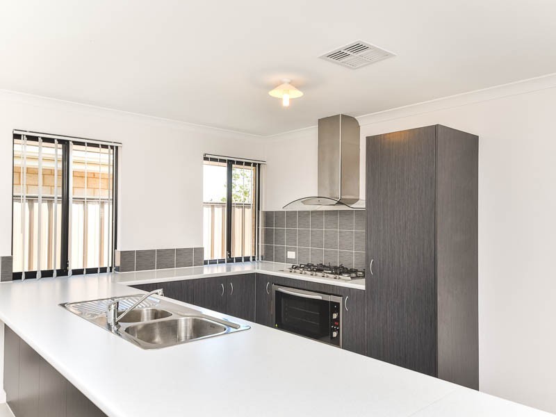 55 Riva Entrance, Piara Waters WA 6112