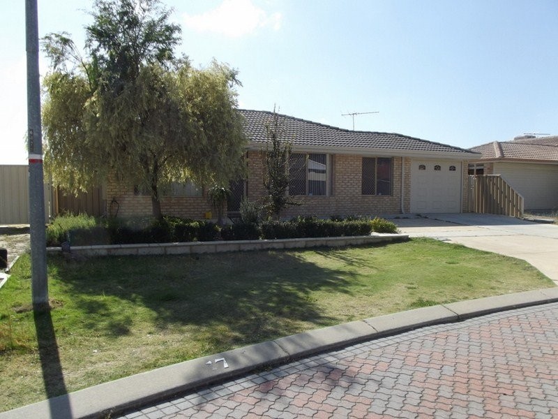 17 Lakewook Cove, Kenwick WA 6107