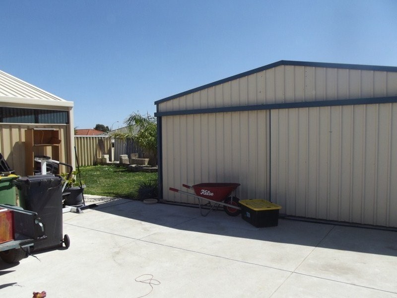 17 Lakewook Cove, Kenwick WA 6107