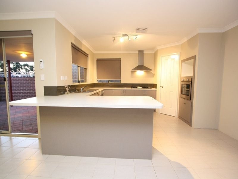 2 Sheldon Street, Piara Waters WA 6112