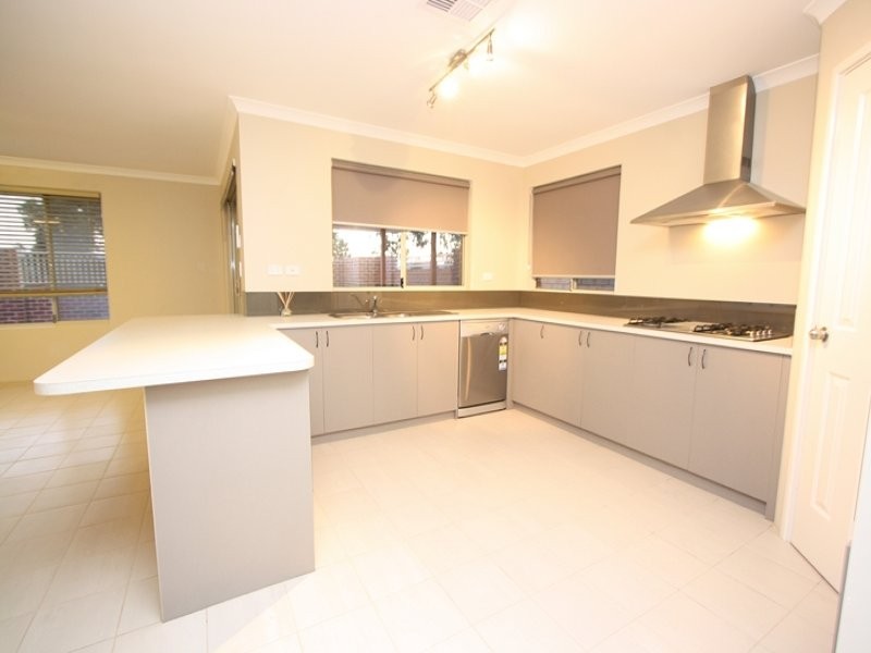 2 Sheldon Street, Piara Waters WA 6112