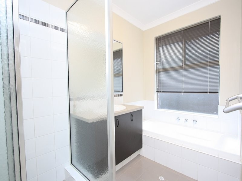 2 Sheldon Street, Piara Waters WA 6112