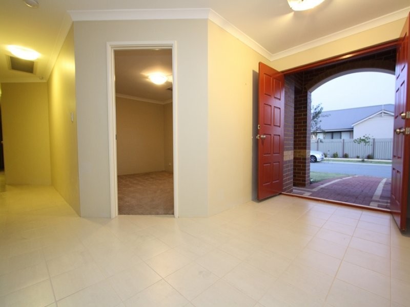 2 Sheldon Street, Piara Waters WA 6112