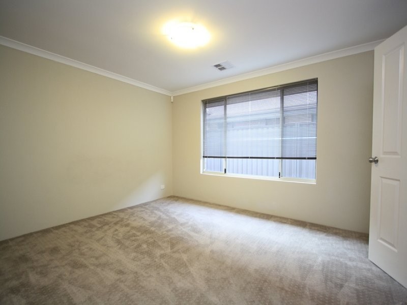 2 Sheldon Street, Piara Waters WA 6112