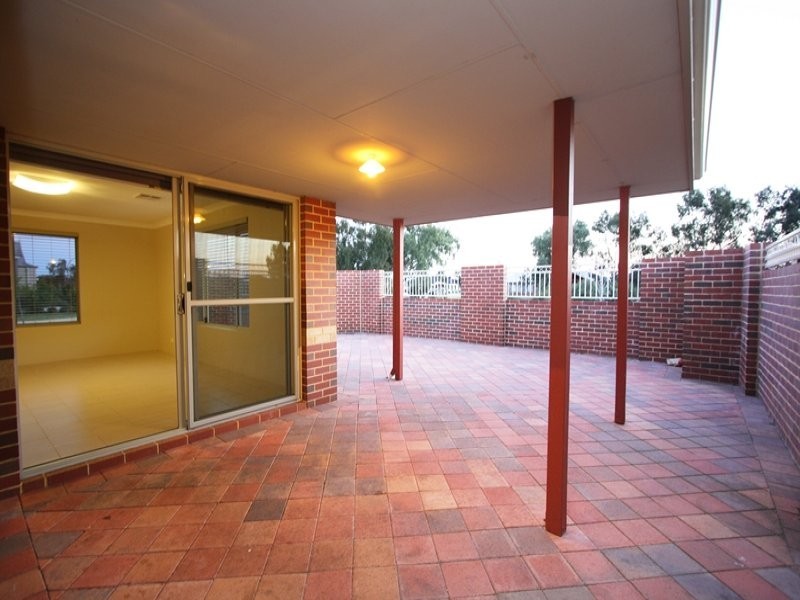 2 Sheldon Street, Piara Waters WA 6112