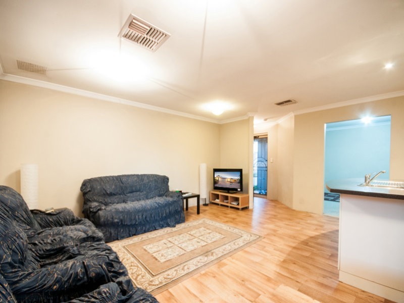 32A Barnsley Street, Queens Park WA 6107