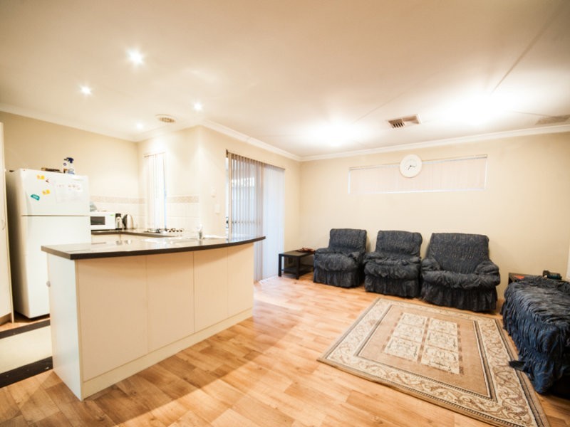 32A Barnsley Street, Queens Park WA 6107