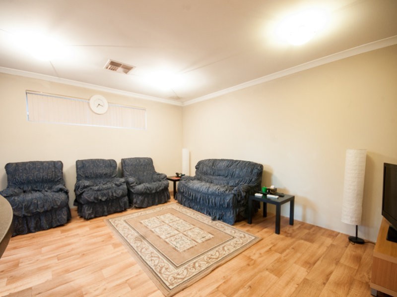 32A Barnsley Street, Queens Park WA 6107