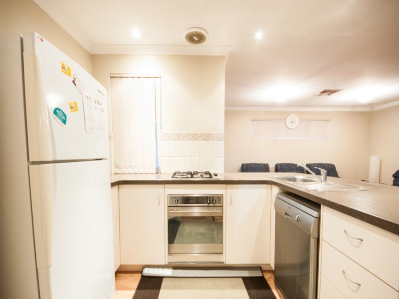 32A Barnsley Street, Queens Park WA 6107