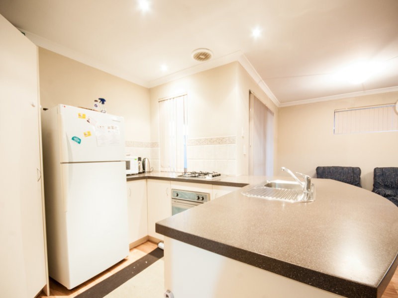 32A Barnsley Street, Queens Park WA 6107