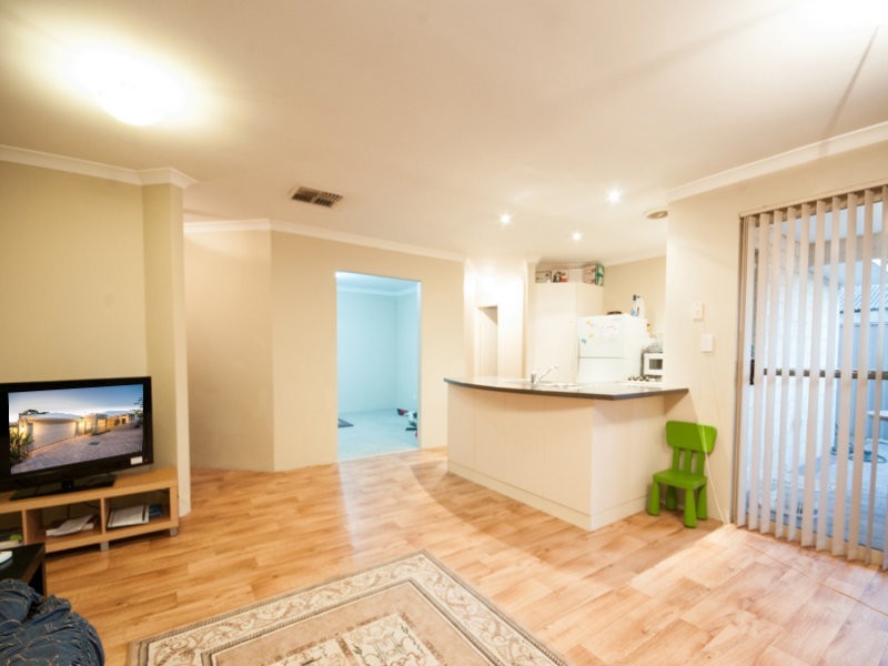 32A Barnsley Street, Queens Park WA 6107