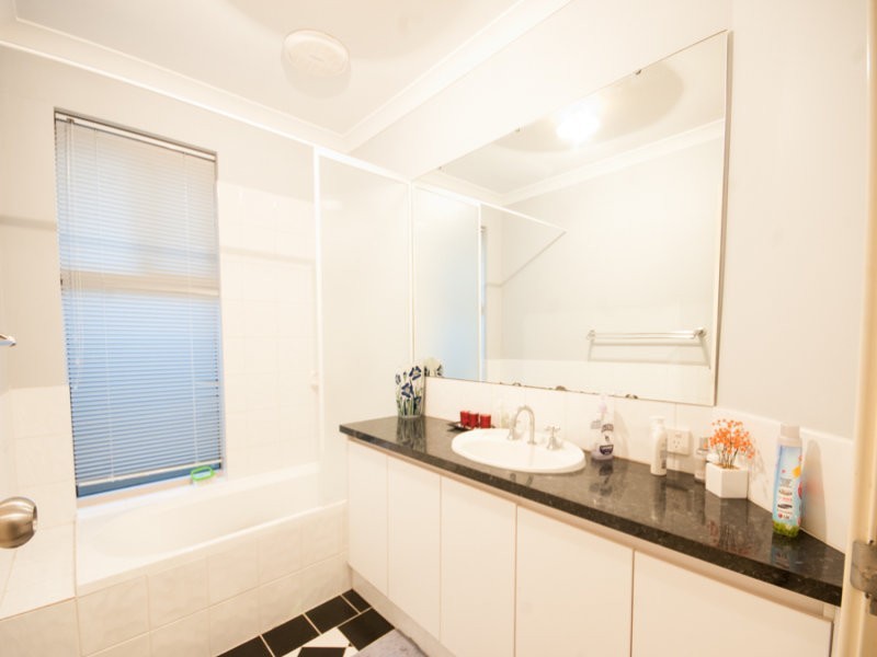 32A Barnsley Street, Queens Park WA 6107