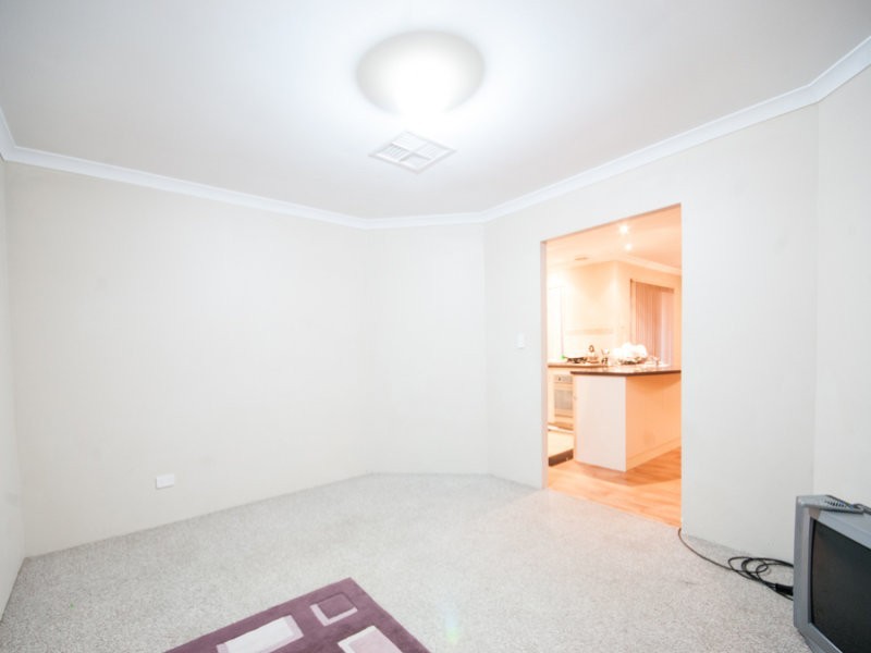 32A Barnsley Street, Queens Park WA 6107