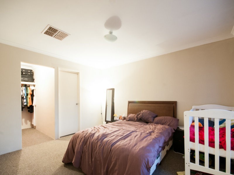 32A Barnsley Street, Queens Park WA 6107