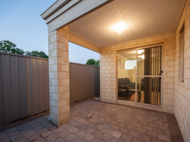 32A Barnsley Street, Queens Park WA 6107