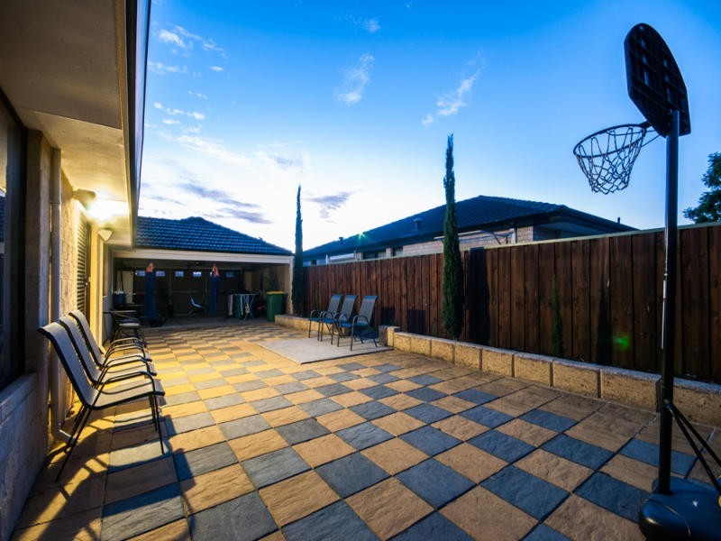 1 Woodhouse Circuit, Canning Vale WA 6155