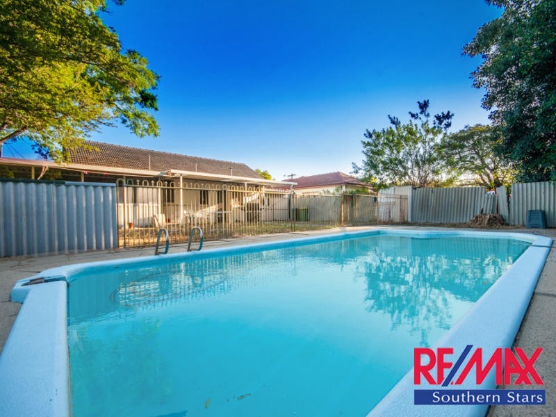 5 Berehaven Ave, Thornlie WA 6108