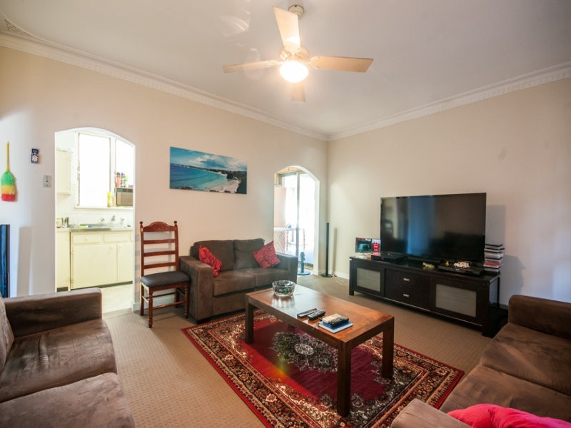 5 Berehaven Ave, Thornlie WA 6108