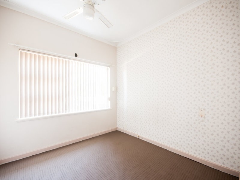 5 Berehaven Ave, Thornlie WA 6108