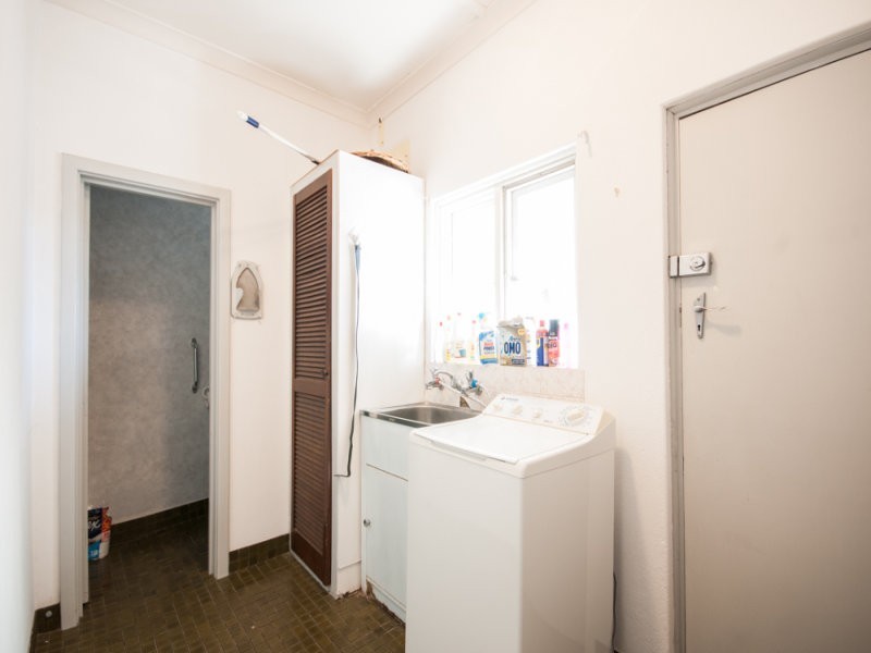 5 Berehaven Ave, Thornlie WA 6108