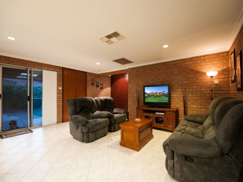 20 Allamanda Way, Forrestfield WA 6058