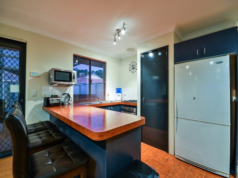 2/48 Thomas Street, Queens Park WA 6107