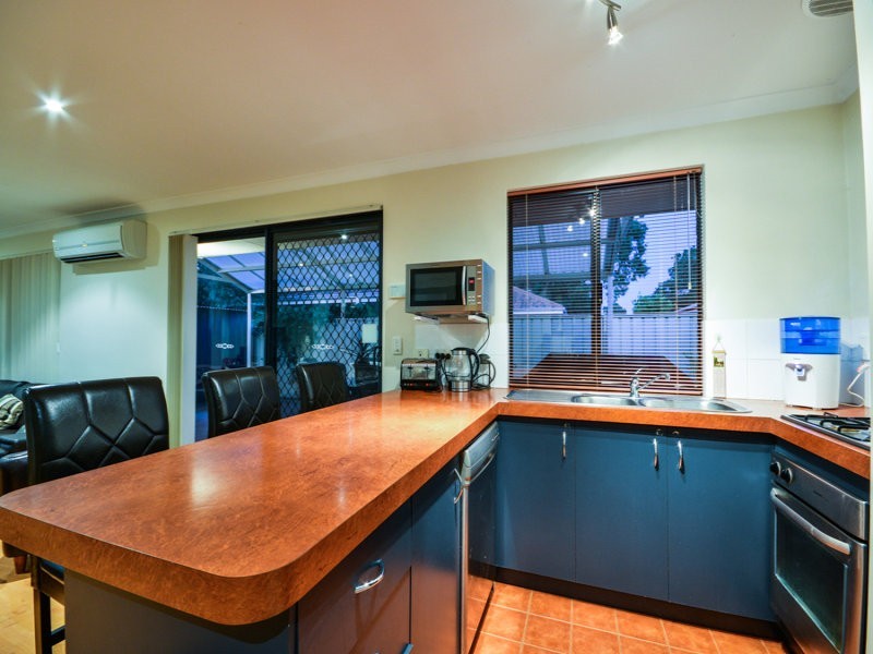 2/48 Thomas Street, Queens Park WA 6107