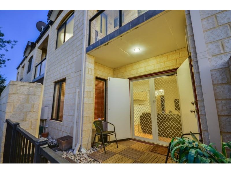 6/10 Leila Street, Cannington WA 6107