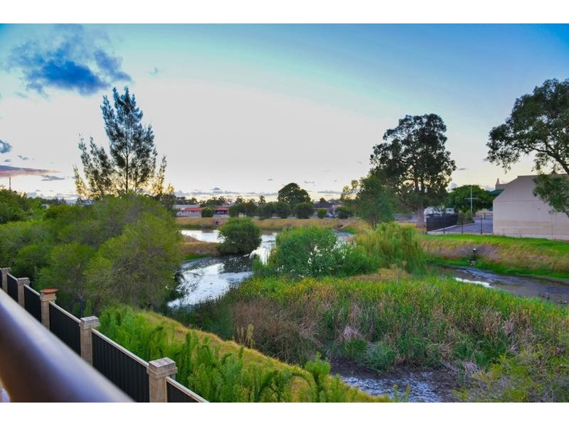 6/10 Leila Street, Cannington WA 6107