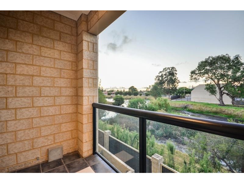 6/10 Leila Street, Cannington WA 6107