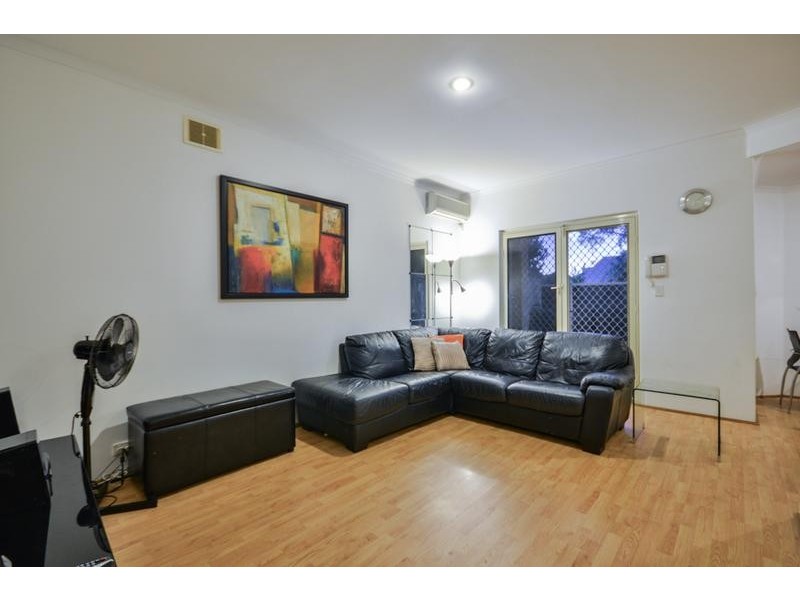 6/10 Leila Street, Cannington WA 6107