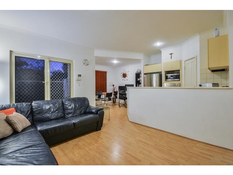 6/10 Leila Street, Cannington WA 6107