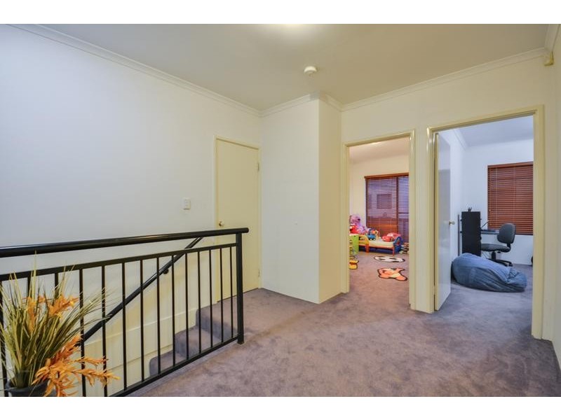 6/10 Leila Street, Cannington WA 6107