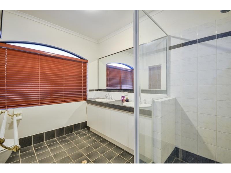 6/10 Leila Street, Cannington WA 6107