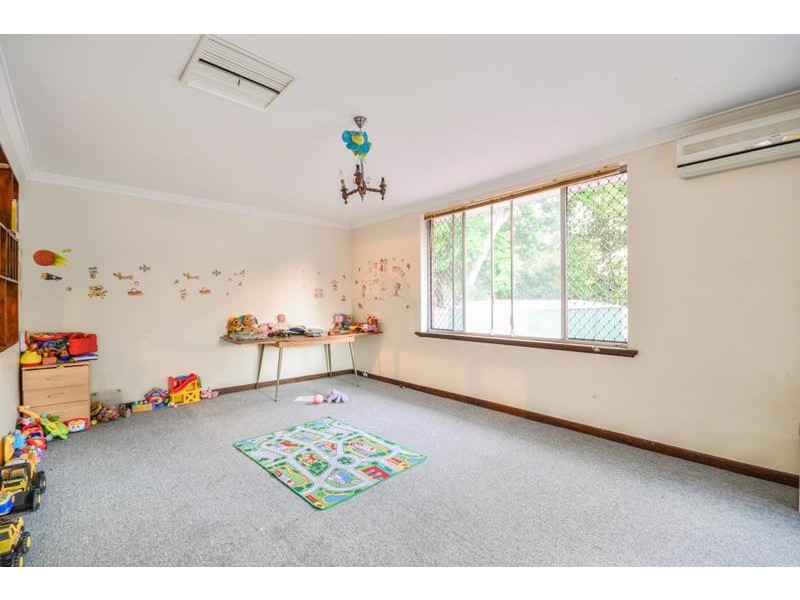 17 Clovelly Crescent, Lynwood WA 6147