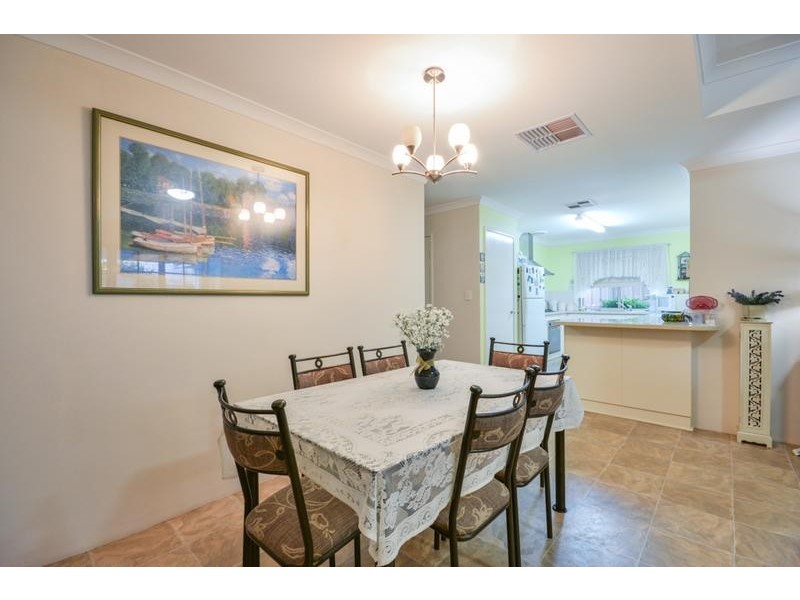 32 Barnsley Street, Queens Park WA 6107