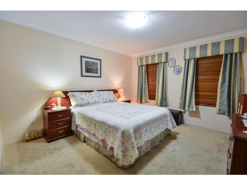 32 Barnsley Street, Queens Park WA 6107