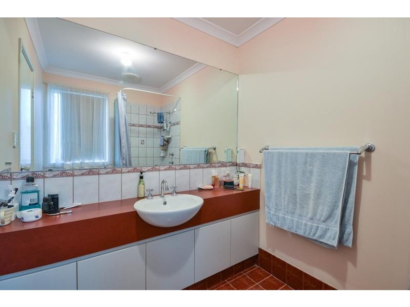 32 Barnsley Street, Queens Park WA 6107