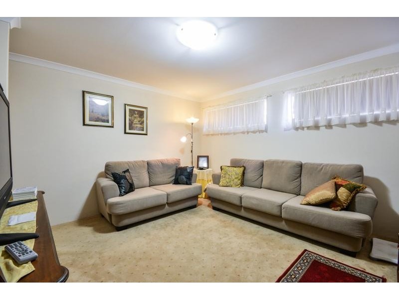 32 Barnsley Street, Queens Park WA 6107