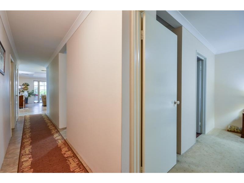 32 Barnsley Street, Queens Park WA 6107