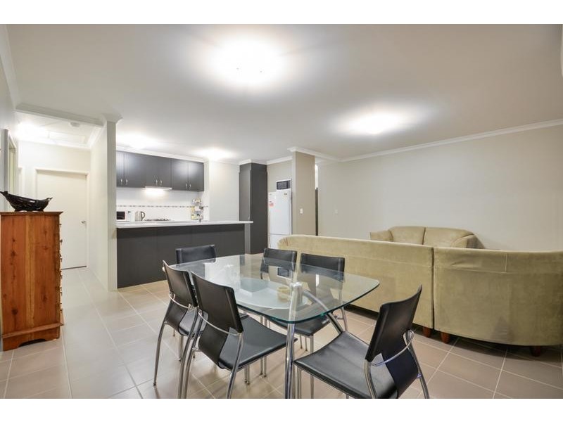 21 Serisier Parkway, Queens Park WA 6107