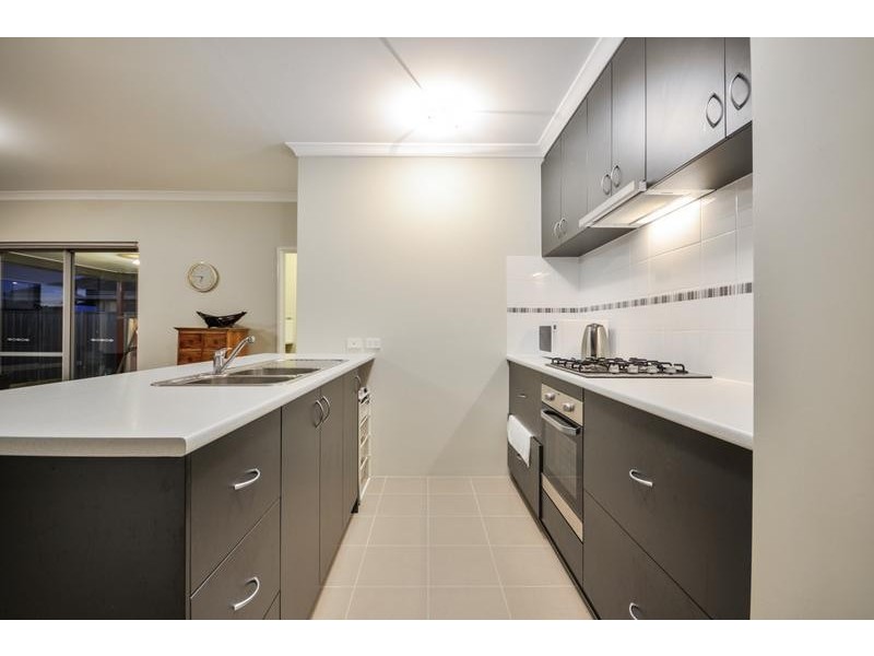 21 Serisier Parkway, Queens Park WA 6107