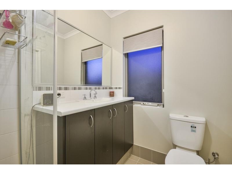 21 Serisier Parkway, Queens Park WA 6107