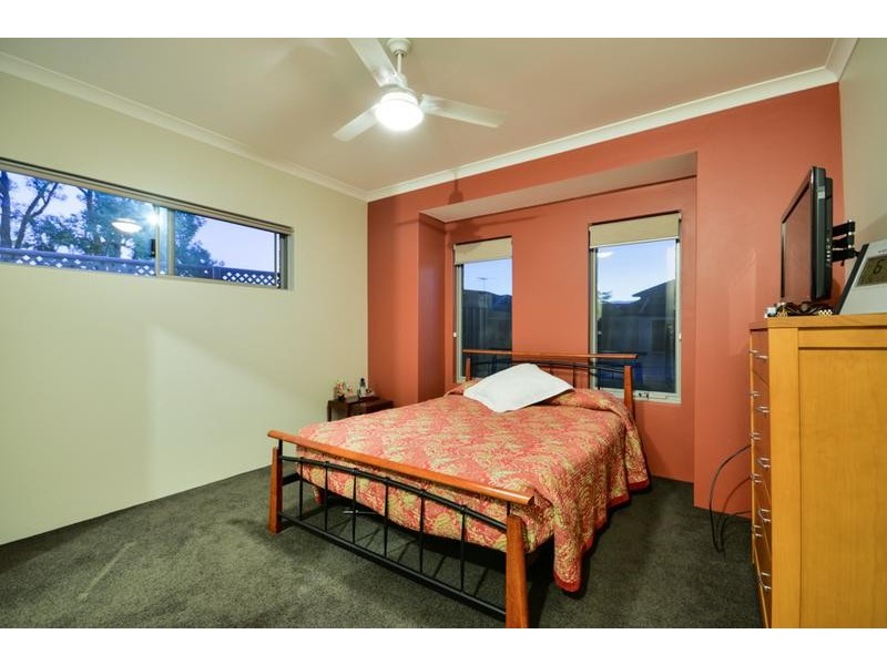 21 Serisier Parkway, Queens Park WA 6107