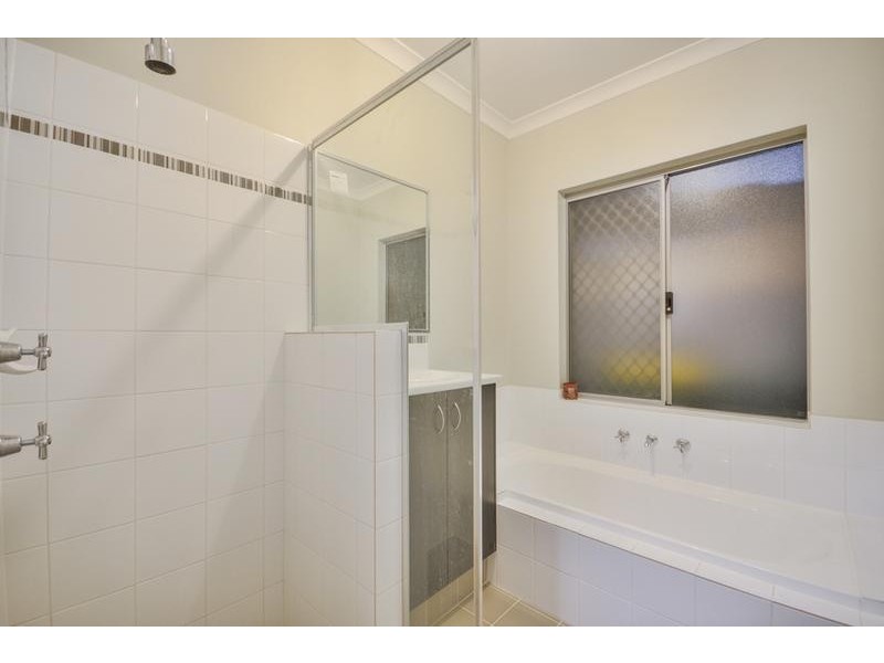 21 Serisier Parkway, Queens Park WA 6107
