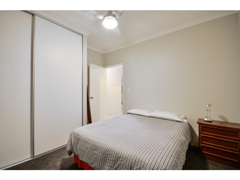 21 Serisier Parkway, Queens Park WA 6107