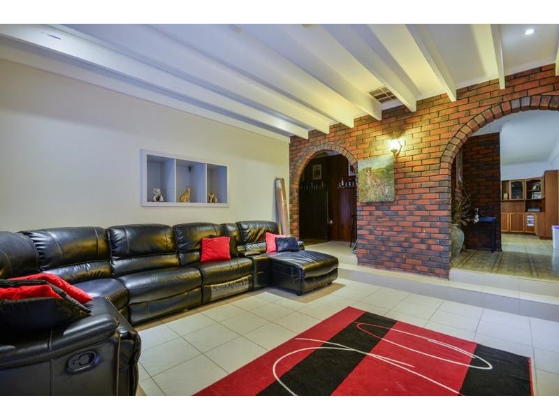 1 Clowes Court, Thornlie WA 6108