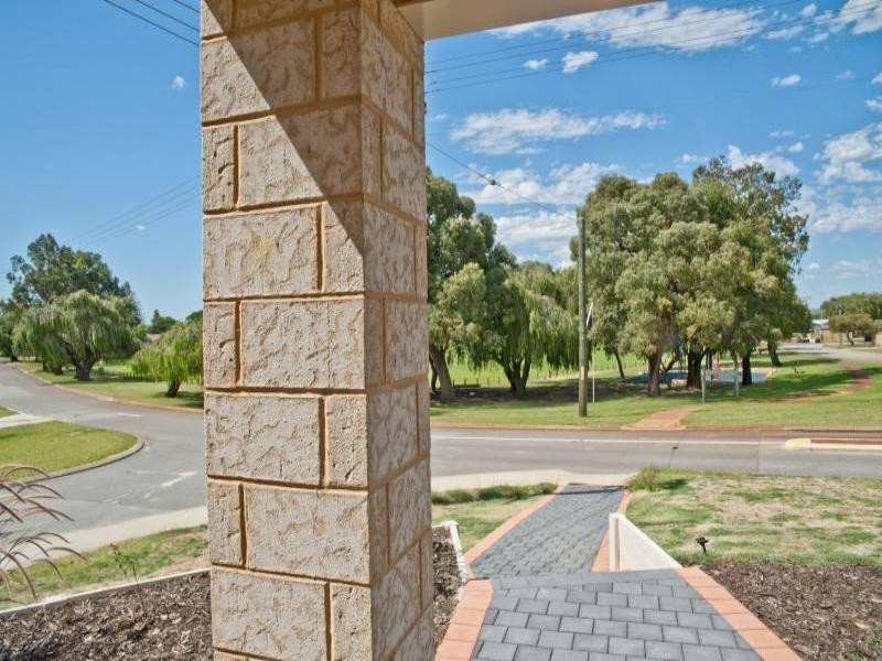 24 Peacock Street, Cloverdale WA 6105